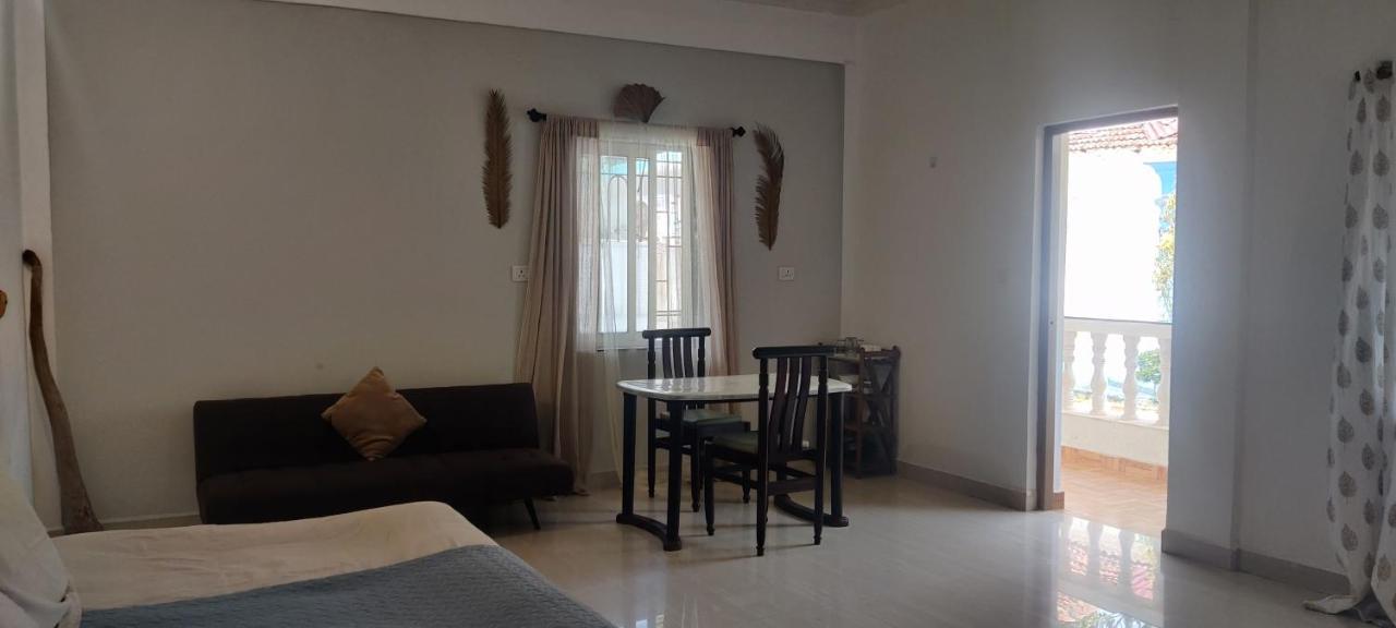 J-House, Spacious Apartments With Balconies, Thalassa 1Min Away Siolim Esterno foto