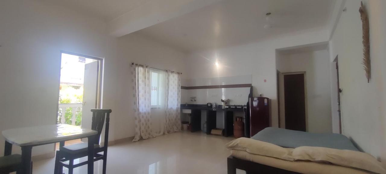 J-House, Spacious Apartments With Balconies, Thalassa 1Min Away Siolim Esterno foto